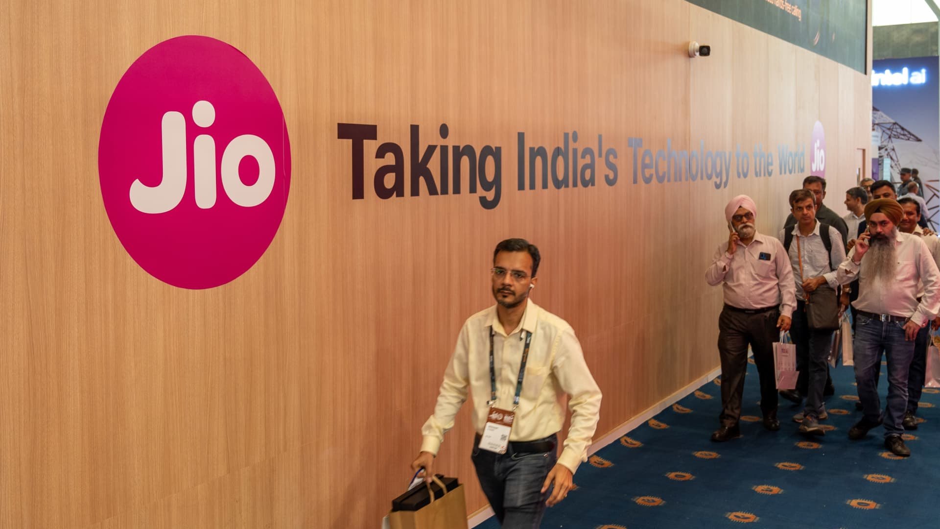 Hindistan'ın En Büyük Halka Arzı Öncesi Jio Platforms İçin Değerleme Revizyonu